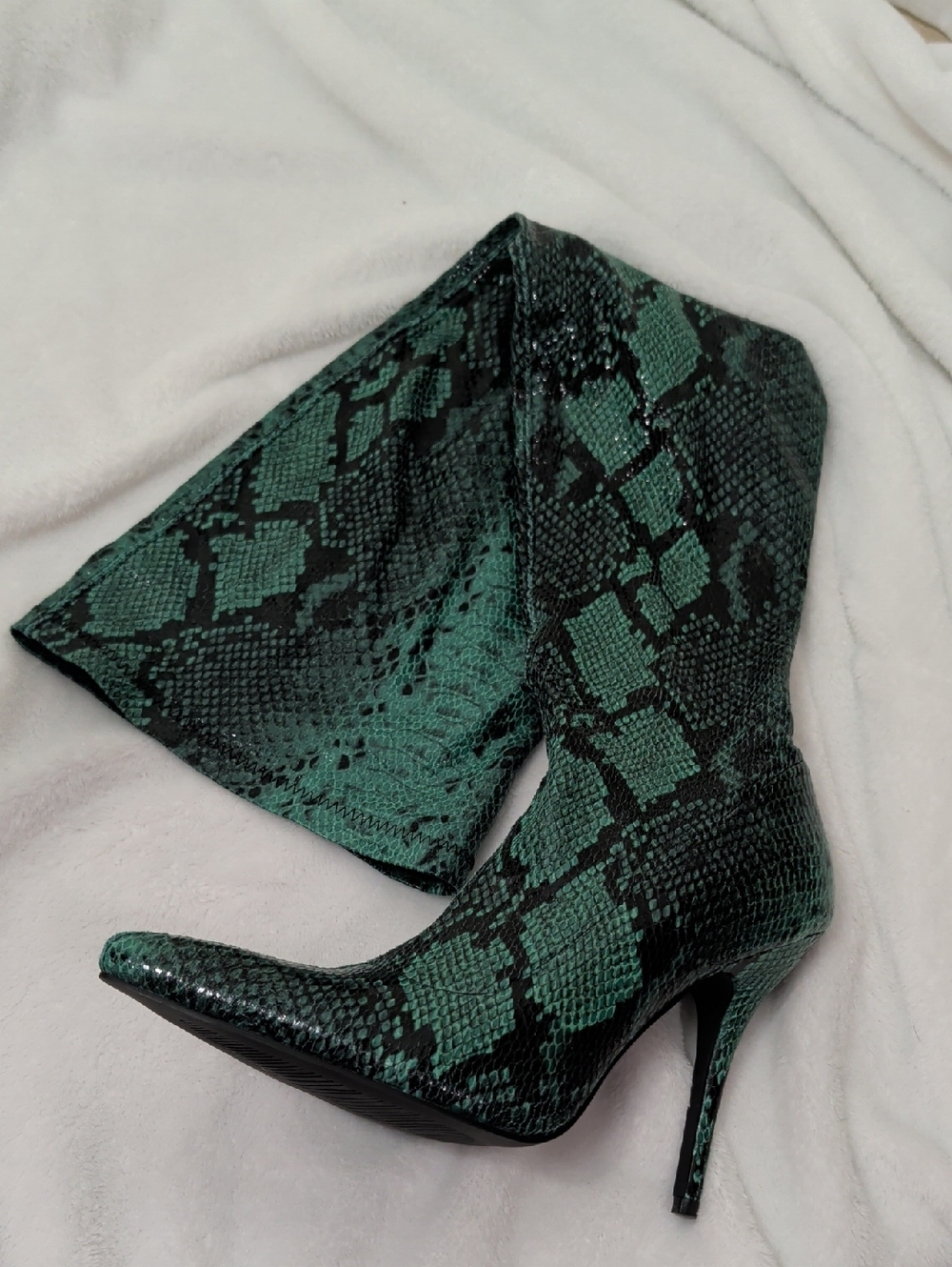 Green Snake-Print Thigh High Heeled Boots - Picture 4 of 12